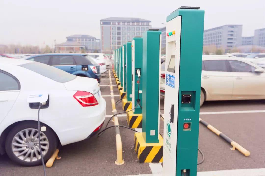 基于4G工業(yè)路由器和無(wú)線(xiàn)終端可實(shí)現(xiàn)電動(dòng)汽車(chē)充電樁聯(lián)網(wǎng)解決方案